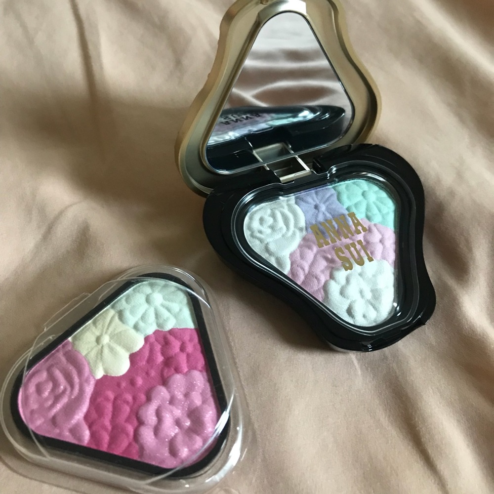 Anna Sui Face Color in 001 plus refill in 300